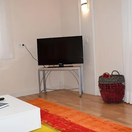 Auf Dem Dorf, Apartment